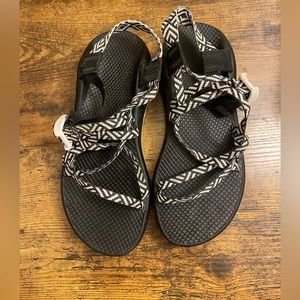 Chaco size 8